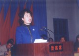 陈社招县长在人代会上作政府工作报告（2002）