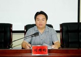 县人大常委会副主任刘顺明在主席台就座